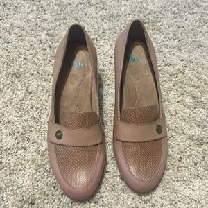 Heeled loafers